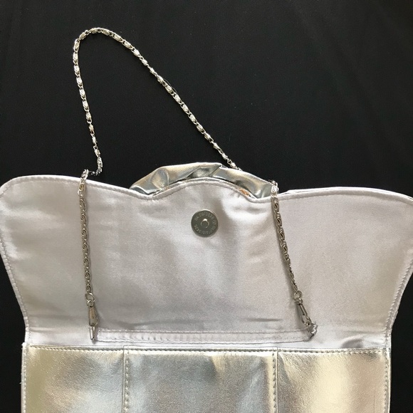 Silver Metallic clutch purse - Picture 4 of 4